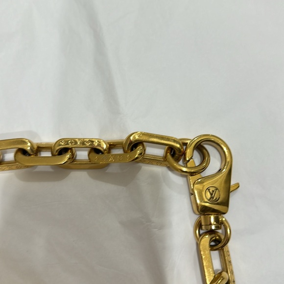 Louis Vuitton chunky Necklace-  Beautiful Gold Authentic Louis Vuitton NO FADING - Picture 3 of 5